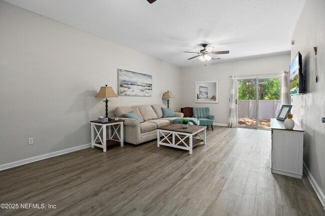 Building Photo - 677 Scrub Jay Dr