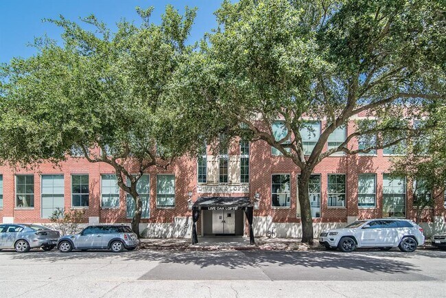Building Photo - 1312 Live Oak St