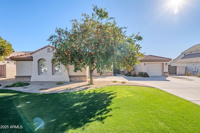 Building Photo - 3121 E Hackamore St