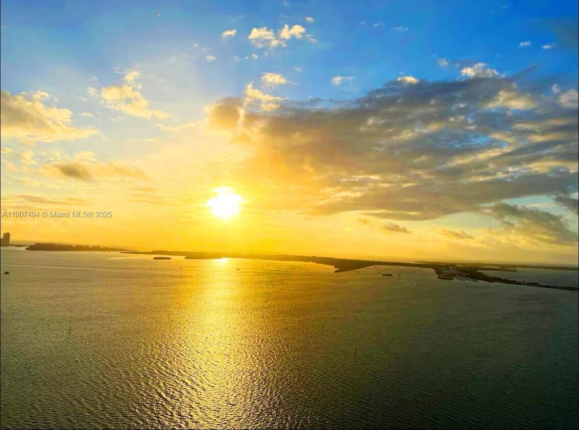 Foto principal - 1200 Brickell Bay Dr