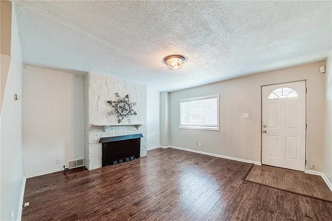 Building Photo - 1916 Wharton St