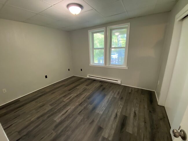 Building Photo - 627 Main St