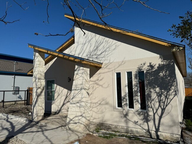 Foto del edificio - ONE STORY | 3 BEDROOM | 2 BATH | NEW BUILT...