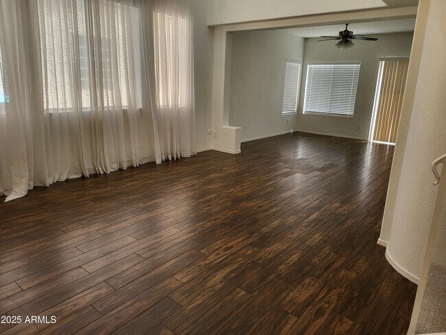 Foto del edificio - 4909 W Behrend Dr