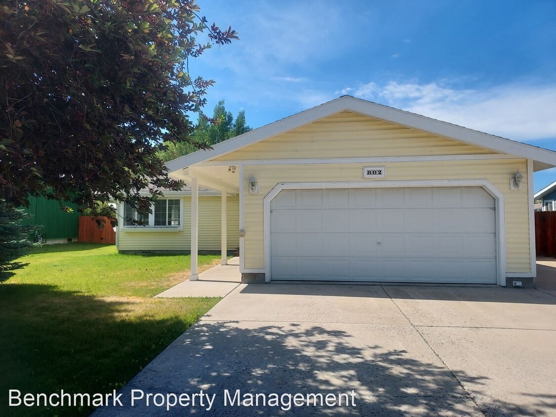 Primary Photo - 2 br, 2 bath House - 802 Oakwood Dr