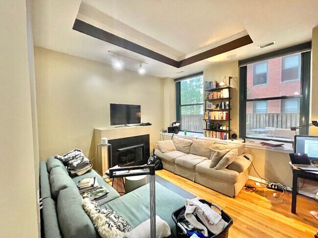 Foto del edificio - 208 W Washington St