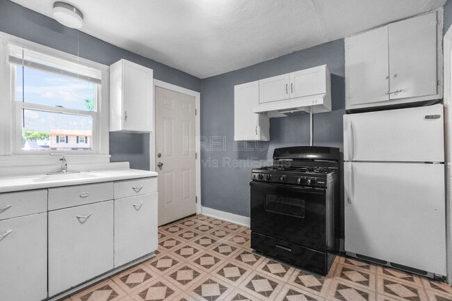 Photo - 1443 S 32nd St Apartment