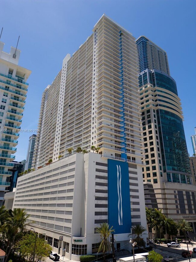 Building Photo - 1200 Brickell Bay Dr