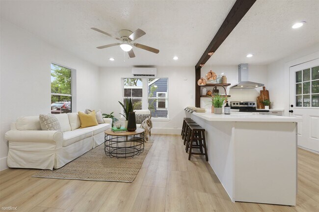 Foto del edificio - 3 br, 1 bath House - 3434 Texas Avenue