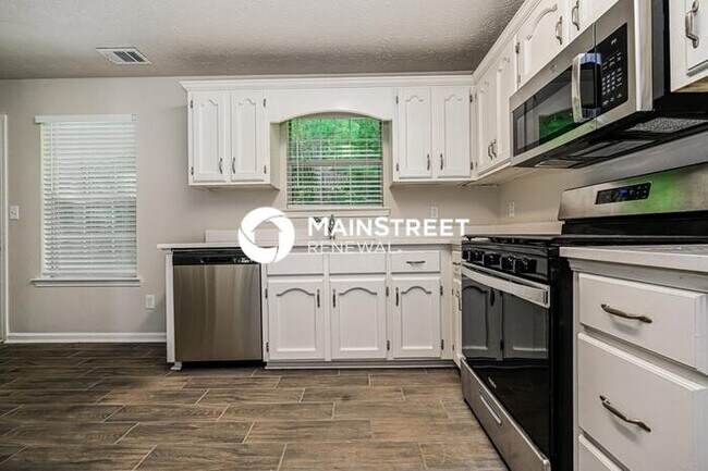 Foto del edificio - 4 Bedroom Pet-Friendly Home in DECATUR, GA with Main Street Renewal
