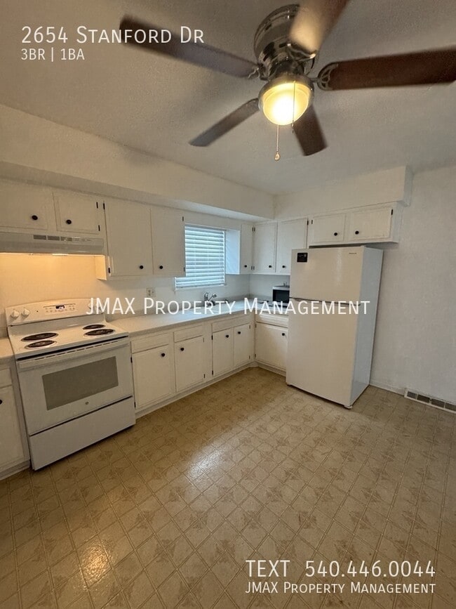 Building Photo - 2654 Stanford Dr