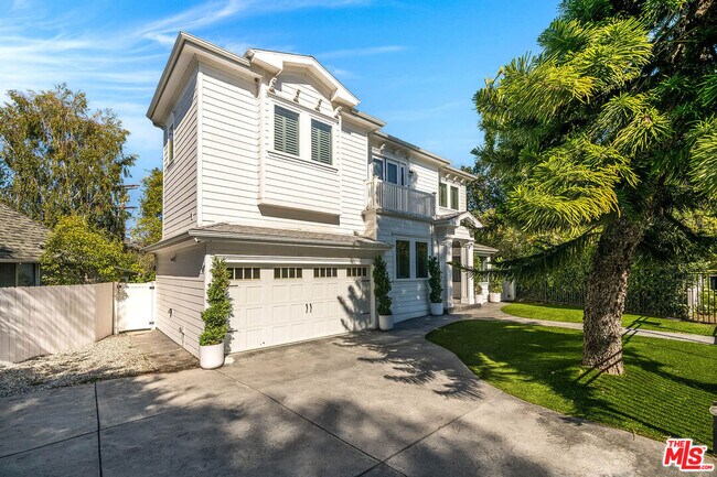 Foto del edificio - 4222 Woodman Ave