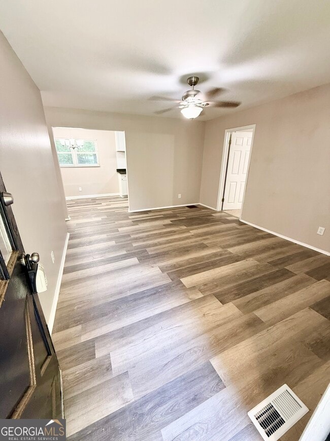 Building Photo - 207 Custer Cir