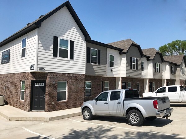 Foto del edificio - Riverside Townhomes
