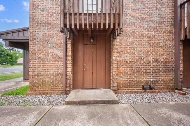 Building Photo - 208 E Starr Ave