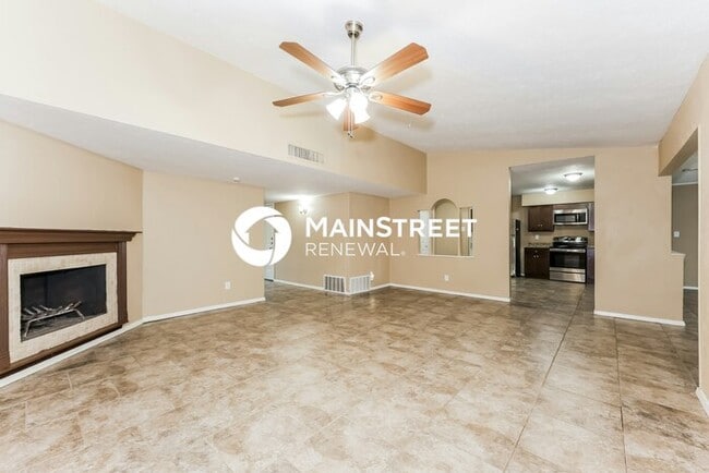 Building Photo - 4 Bedroom Pet-Friendly Home in Arlington, TX with Main Street Renewal