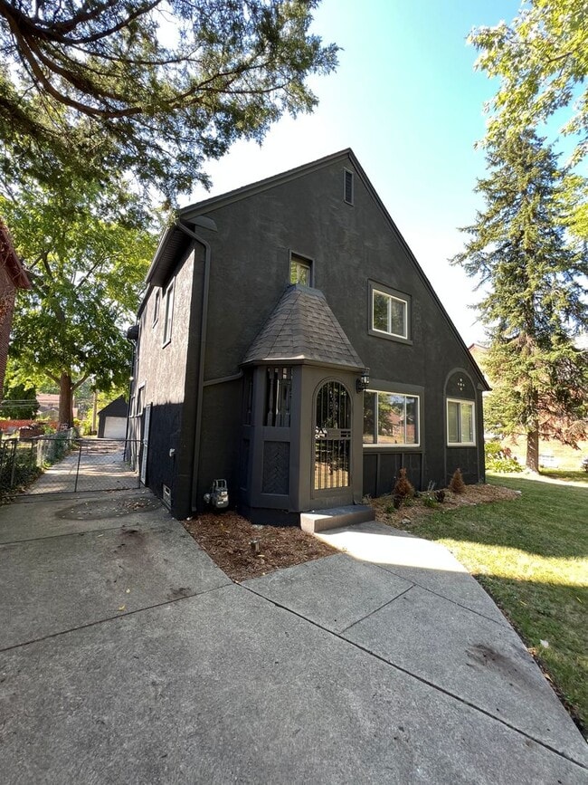 Building Photo - 14447 Longacre St