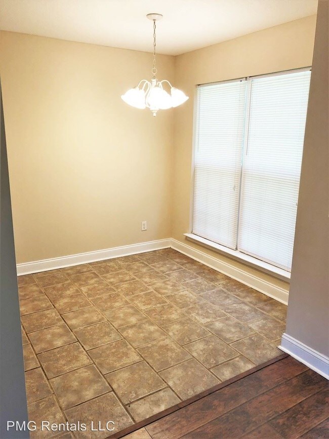 Building Photo - 3 br, 2 bath Room For Rent - 105 Greentree Ct