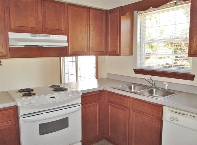 Foto del edificio - 723 Queens Creek Rd