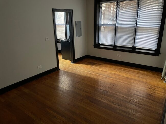 Building Photo - 6409 N Lakewood Ave
