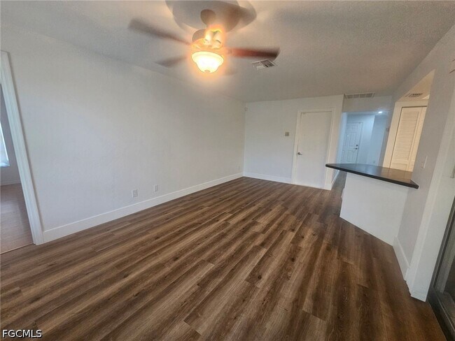 Building Photo - 5989 Hillyer Ct