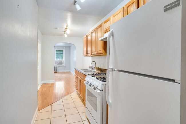 Foto del edificio - Kingman Park Charming Brick Townhome - Mov...