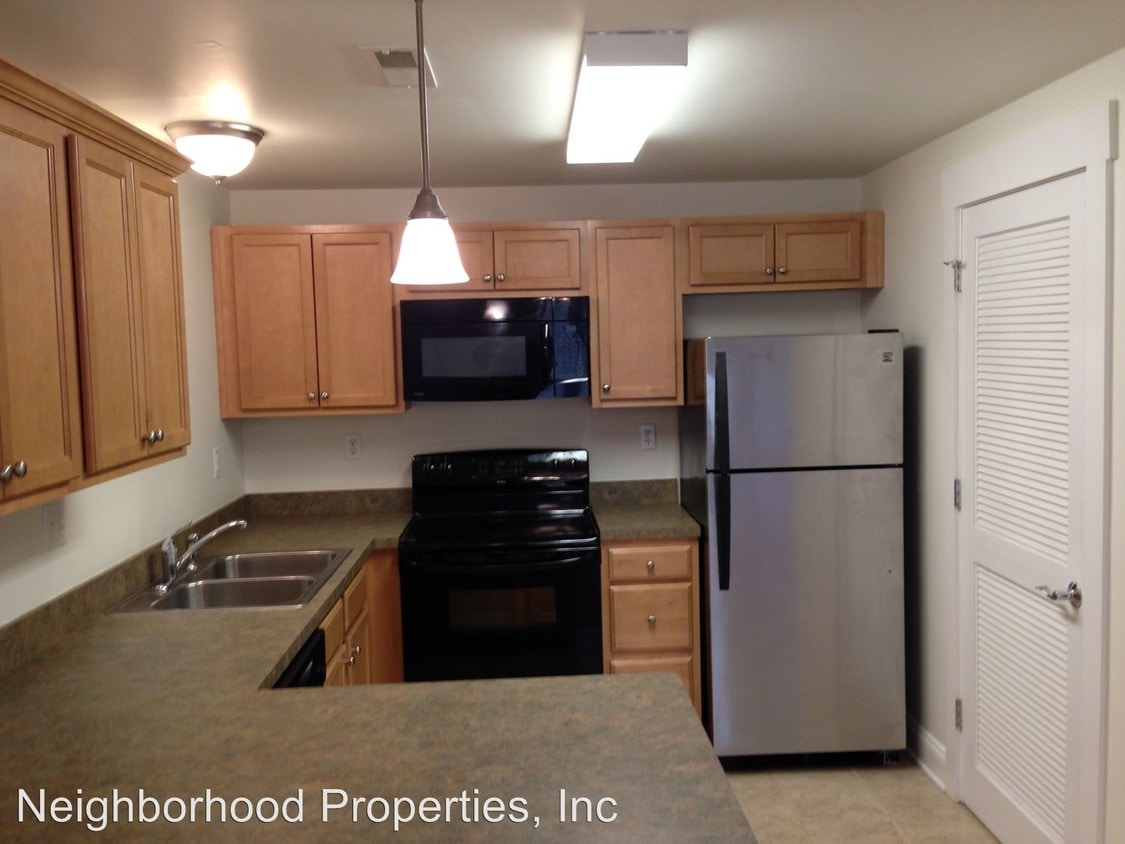 Primary Photo - 1560 Wickham Pond Dr