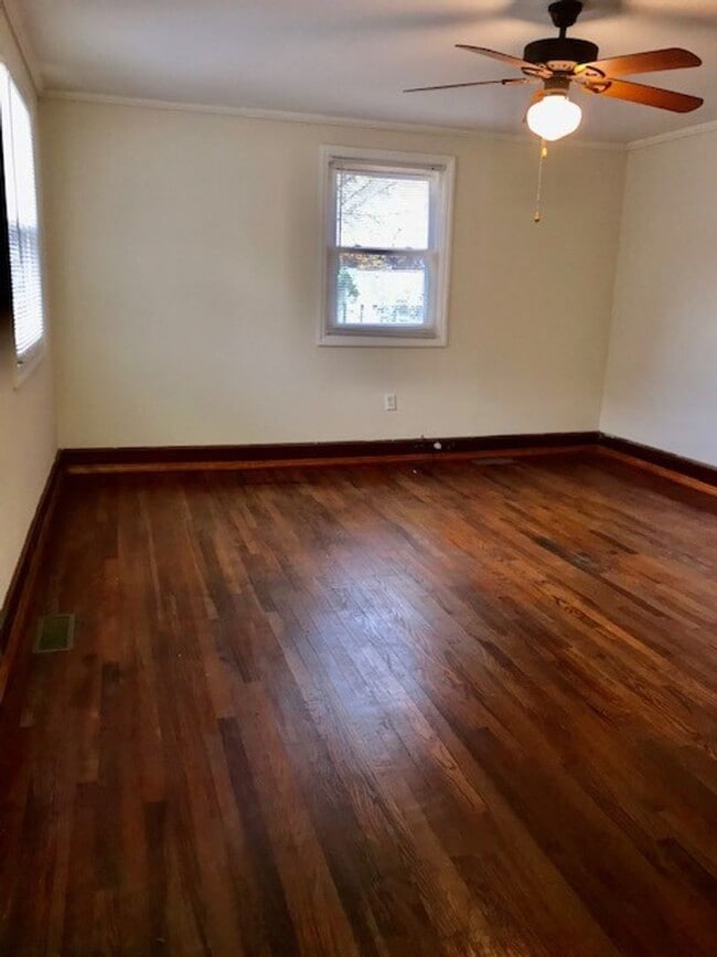 Foto del edificio - Great Experiences Are Just Around The Corner. Charming 2 bedroom Ranch Style Bungalow.