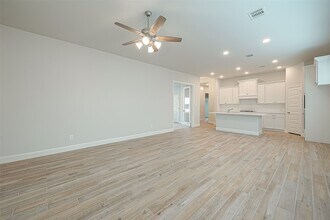 Building Photo - 213 McCrea Ct