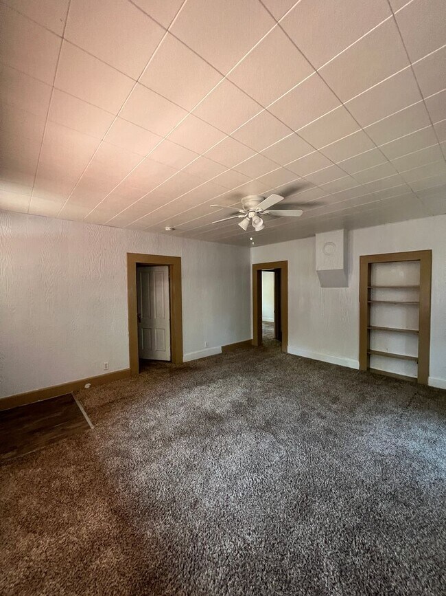 Building Photo - Charming 3BR/2BA House with Central Locati...
