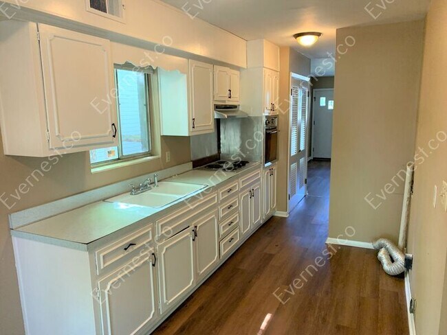 Building Photo - 913 52nd Way N