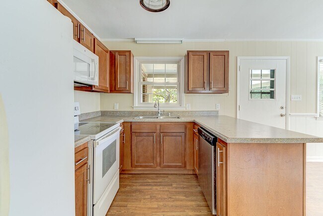 Building Photo - Home For Rent In Ridgewood Heights