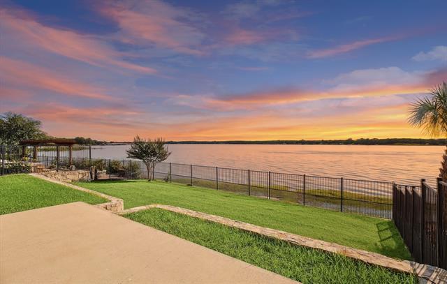 Foto del edificio - 10029 Lakeside Dr