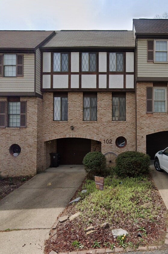 *Spacious & Conveniently Located 3BD/2.5BA Townhouse Available in Bethel Park* - *Spacious & Conveniently Located 3BD/2.5BA Townhouse Available in Bethel Park*