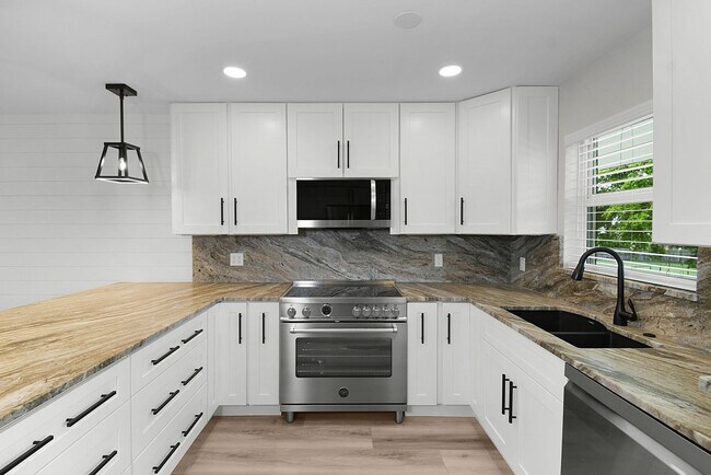 Foto del edificio - 200 N El Mar Dr