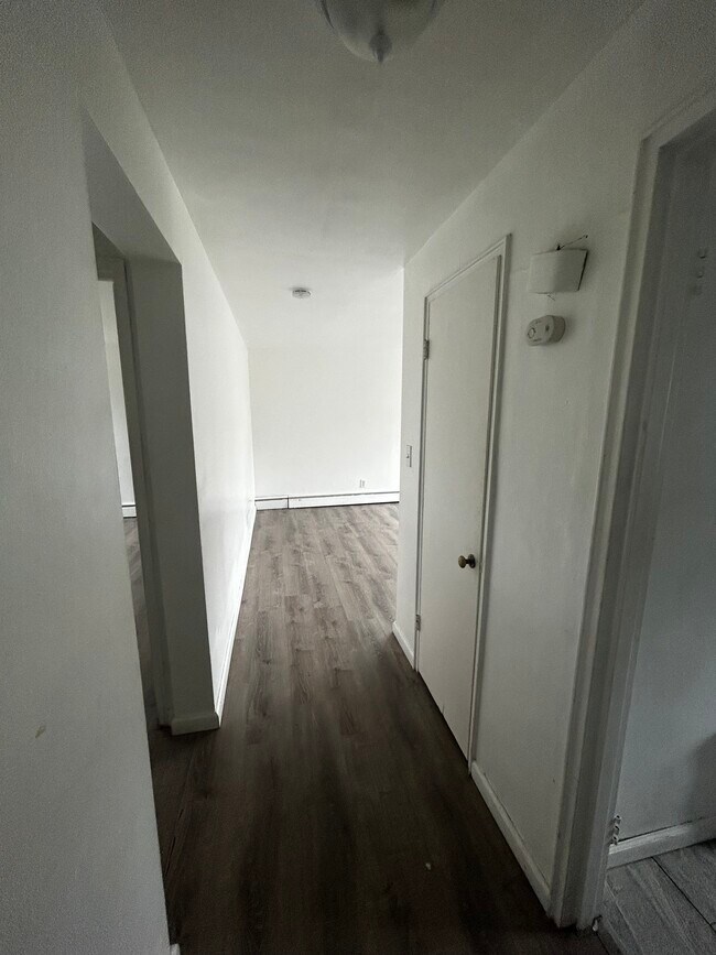 Building Photo - 162 Chapin St