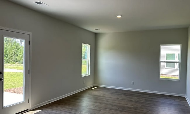 Foto del edificio - 131 Freesia Dr