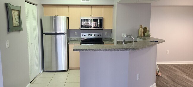 Building Photo - 1Bedroom 1 Bath located in Portofino in Jensen Beach