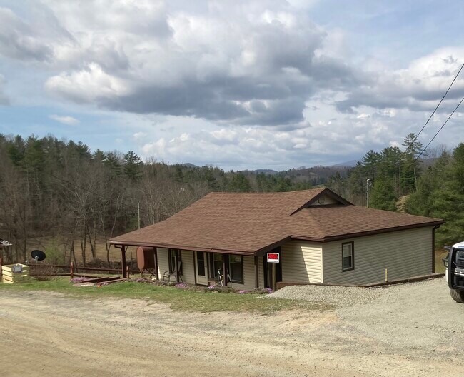Foto del edificio - 84 Chestnut Ln