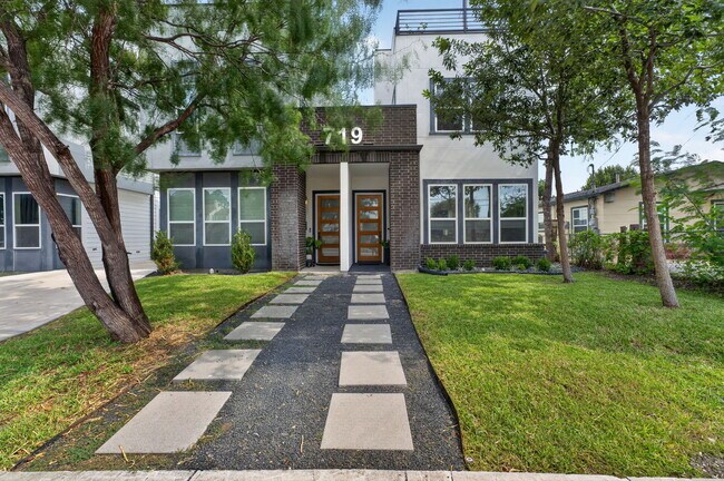 Building Photo - 719 Eleanor Ave