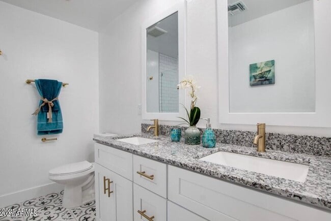 Building Photo - 5636 S 12th Ln