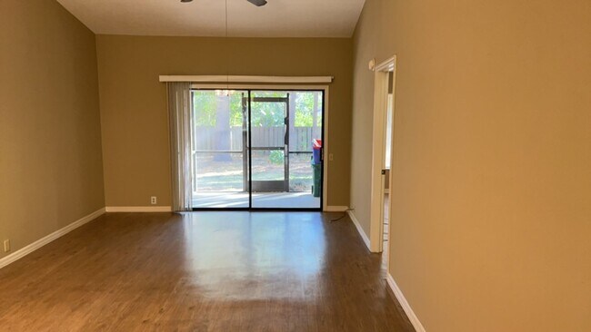 Foto del edificio - Great 2/2 In Woodcreek Village-Sublease