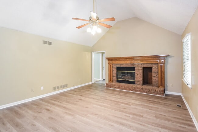 Building Photo - 2699 Barcelona Dr SW