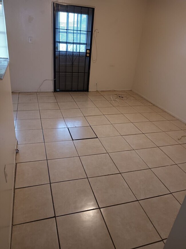 Foto del edificio - 1450 Holden Ave
