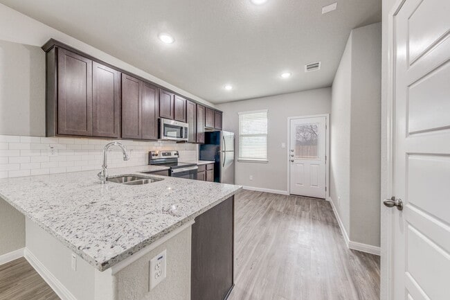 Foto del edificio - Gorgeous 3/2.5 on cul-de-sac in Cibolo wit...