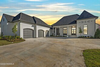 Building Photo - 109 Trailing Oaks Dr