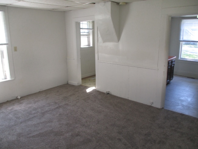 Building Photo - 922 Cameron Ave