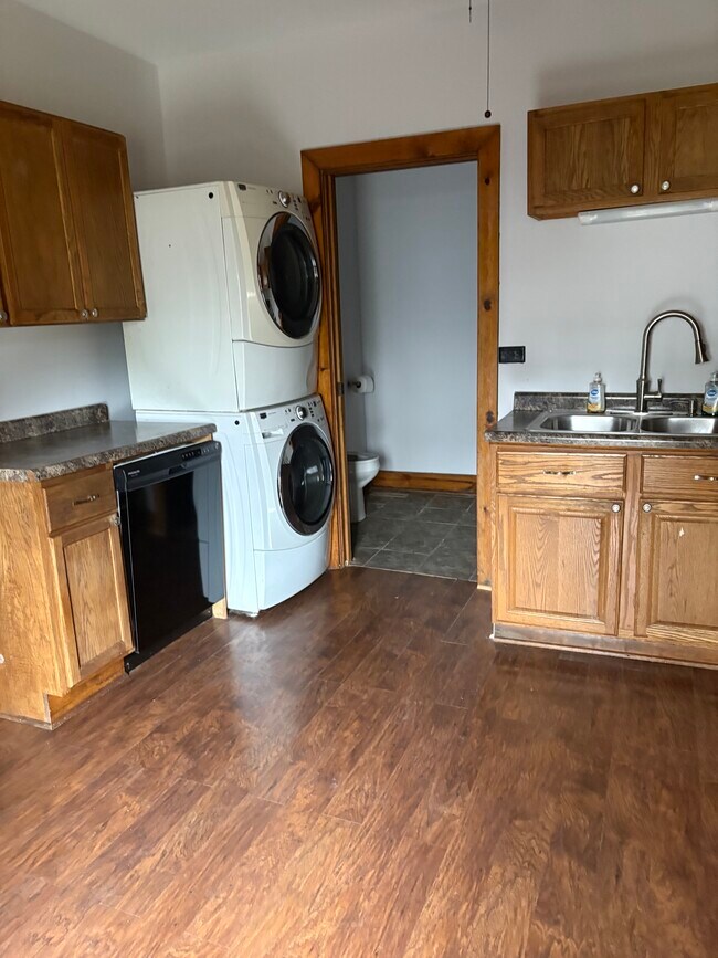 Cocina - lavadora/secadora - 18321 Morris Ave