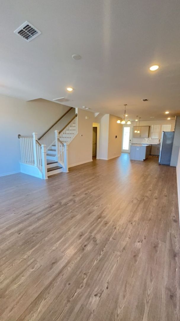 Building Photo - Stunning 2 Bed 2.5 Bath Townhome!