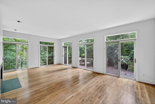 Foto del edificio - 4532 Broad Branch Rd NW